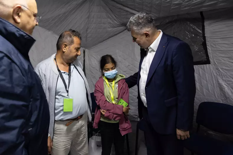 Spitalele din România vor trata copii răniți în războiul din Fâșia Gaza. Primii 8 au ajuns la București-5