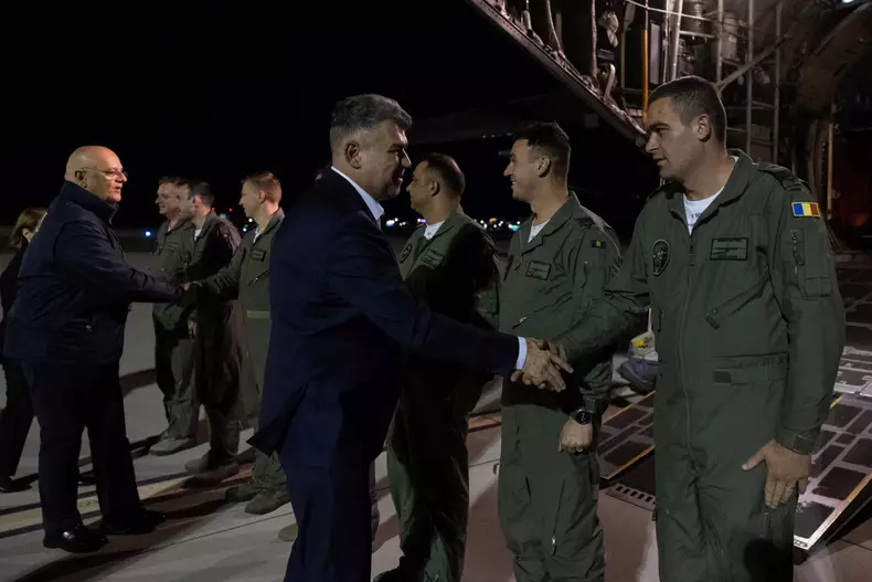 Spitalele din România vor trata copii răniți în războiul din Fâșia Gaza. Primii 8 au ajuns la București-6