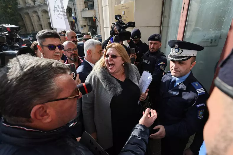 Diana Șoșoacă la Parchetul General, 31 Octombrie 2024 - Foto Vlad Chirea (1)
