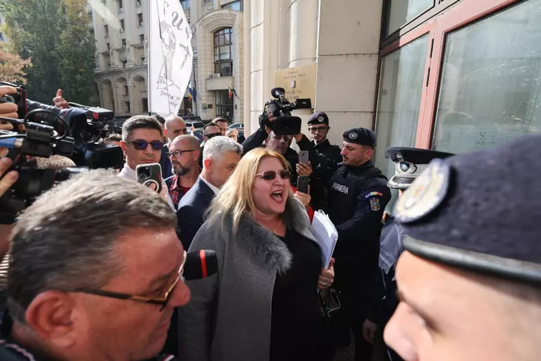 Diana Șoșoacă la Parchetul General, 31 Octombrie 2024 - Foto Vlad Chirea (2)