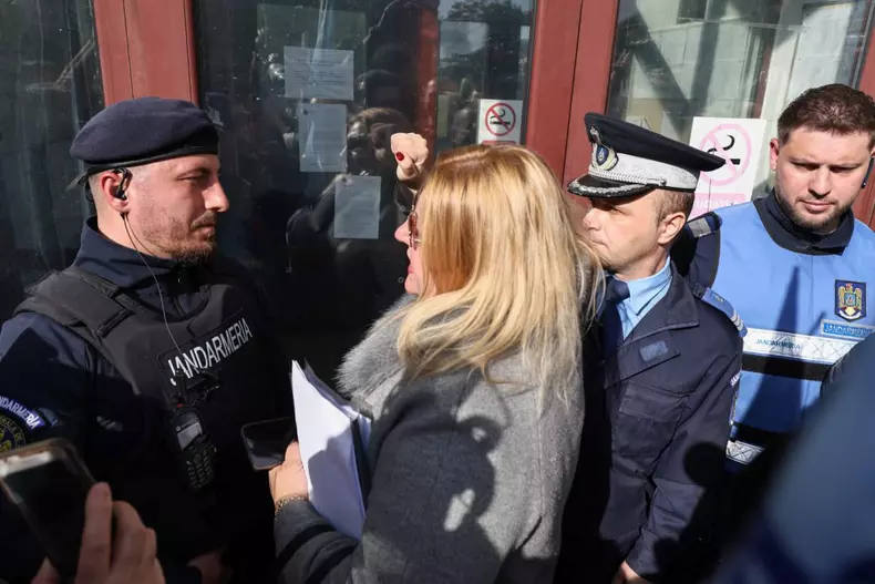 Diana Șoșoacă la Parchetul General, 31 Octombrie 2024 - Foto Vlad Chirea (3)