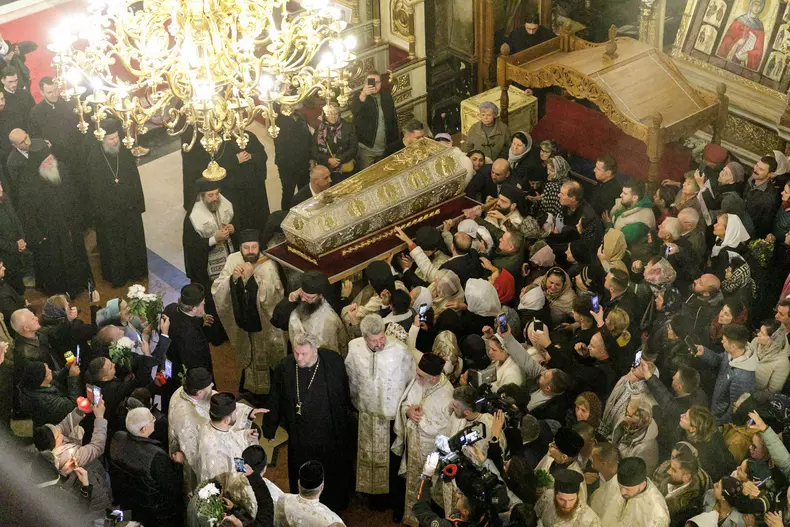 Procesiunea scoaterii moastelor Sfintei Parascheva 2024 - Foto Silviu Cluci redim_9091