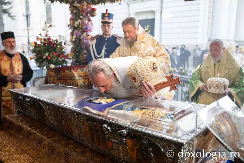 Sf. Parascheva 63024571_987406766762030_340057492692537423_n