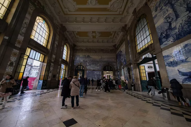 view of the interior of the Sao Bento train station in Porto April 16, 2024 Portugal