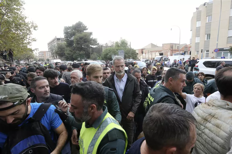 Regele Felipe al Spaniei, în vizită la Paiporta - 3 noiembrie 2024. Foto Profimedia