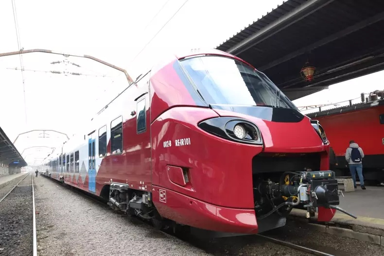 tren4-alstom-coradia-libertatea-dumitru-angelescu