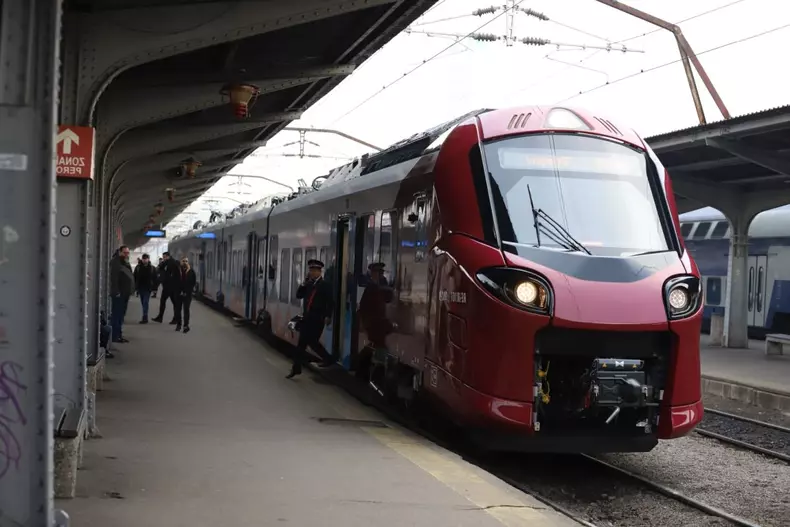 tren5-alstom-coradia-libertatea-dumitru-angelescu