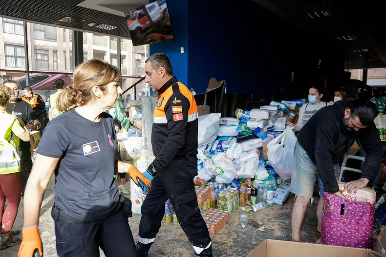 Voluntari în Valencia. Foto Profimedia