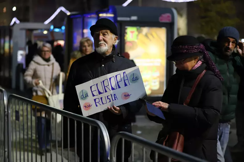 protest-elena-lasconi-piata-universitatii-bucuresti-1