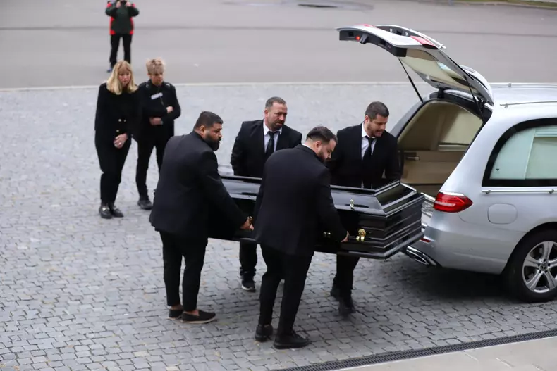 sicriul cu helmut duckadam la arena nationala 3