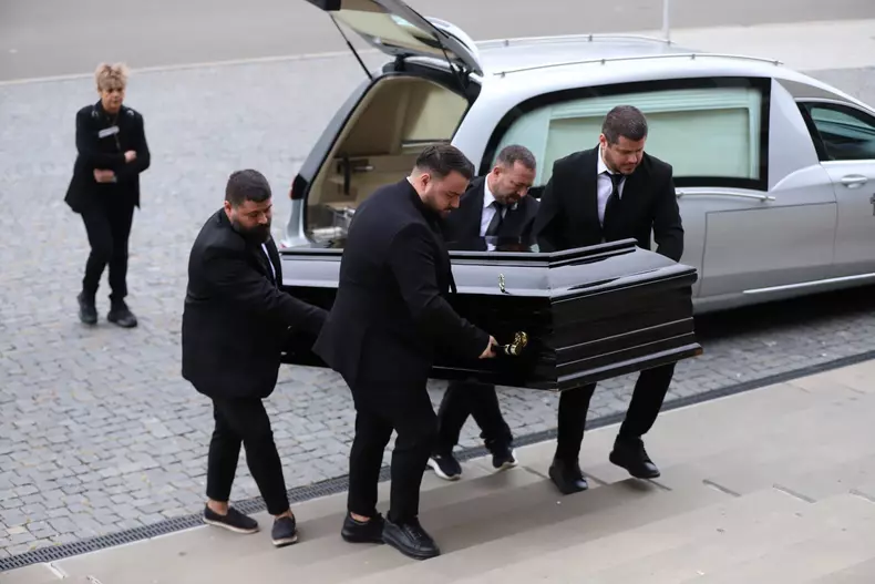 sicriul cu helmut duckadam la arena nationala 4