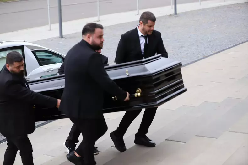 sicriul cu helmut duckadam la arena nationala