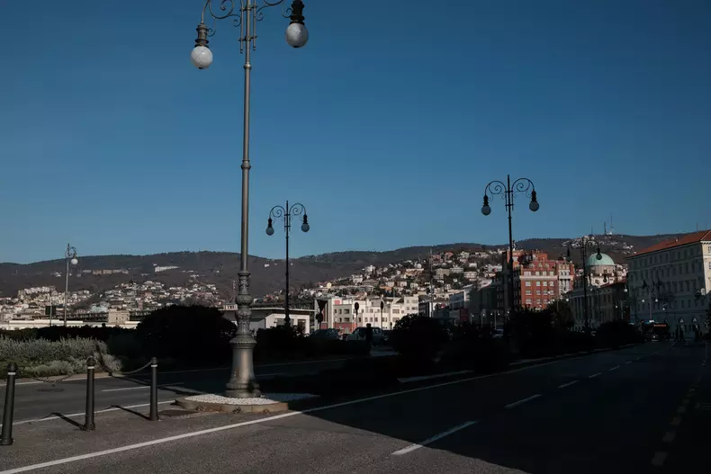 Ilustratie trieste (14)