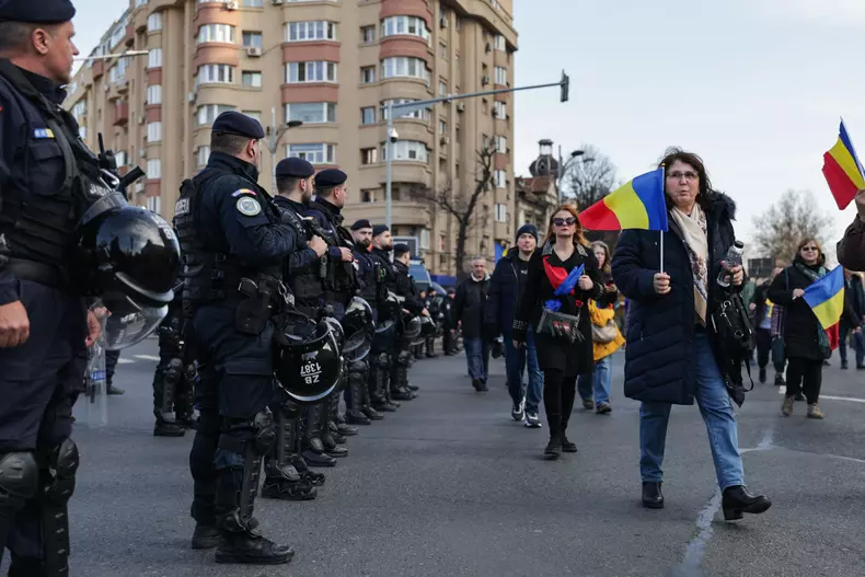 jandarmii și manifestanții - piata Victoriei 24 ianuarie Vlad Chirea