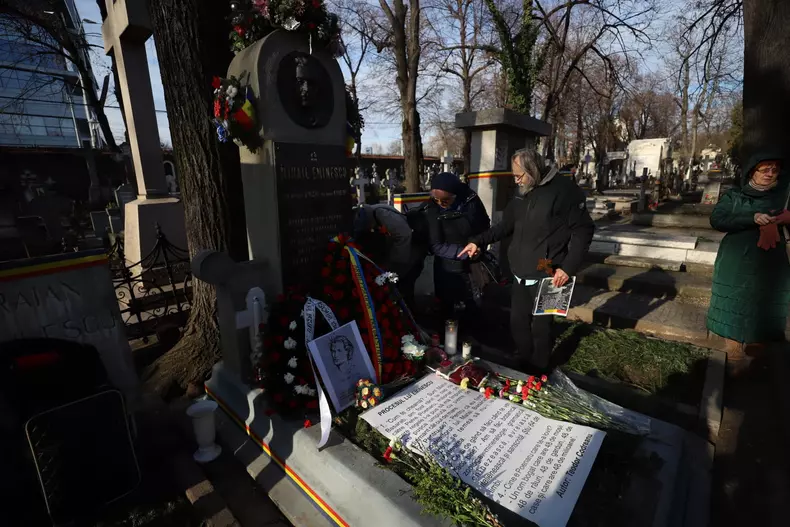 mihai-eminescu-mormant-cimitirul-bellu-15-ianuarie-2025