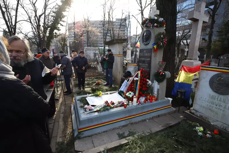 mihai-eminescu-mormant-cimitirul-bellu-15-ianuarie