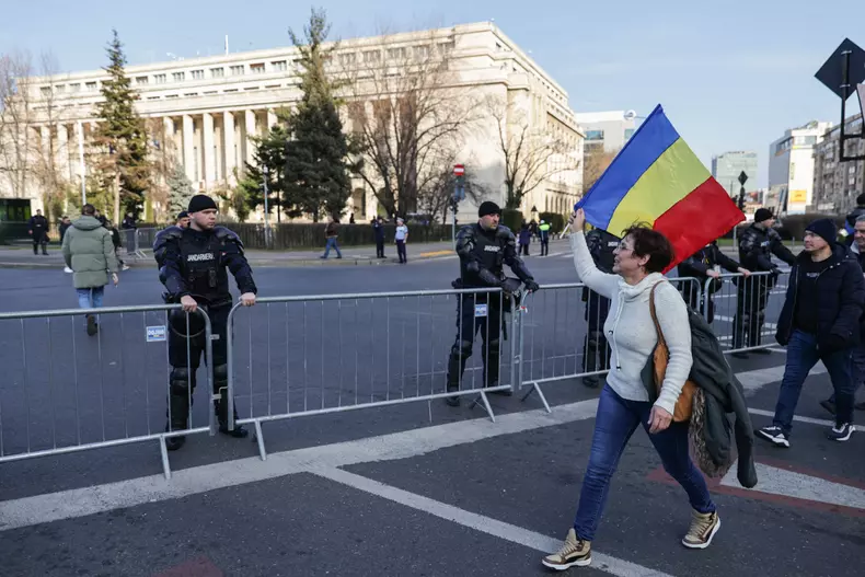 oamenii au ajuns în Piața Victoriei