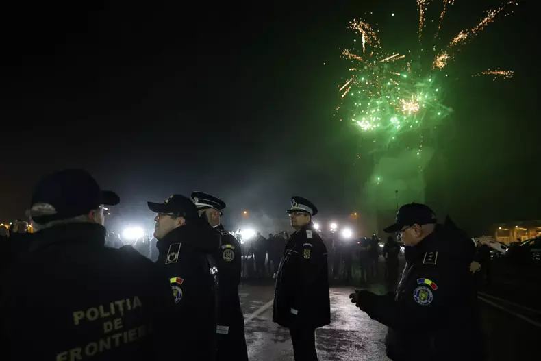România a intrat în Schengen complet. Miniştrii de interne român și bulgar au celebrat de Anul Nou aderarea terestră (14)