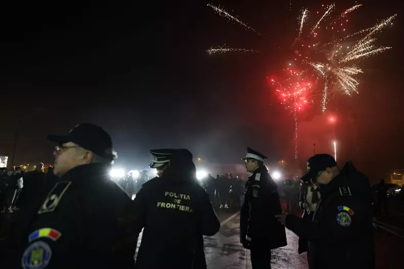 România a intrat în Schengen complet. Miniştrii de interne român și bulgar au celebrat de Anul Nou aderarea terestră (15)