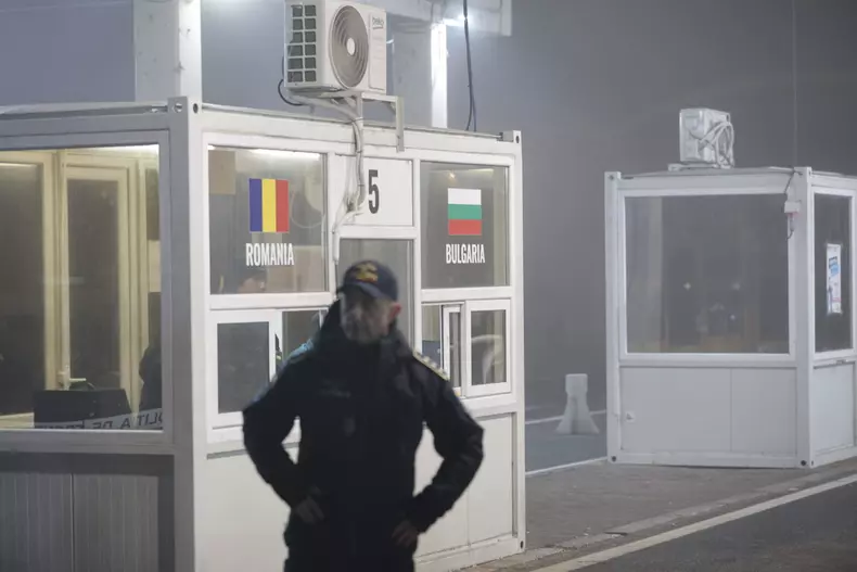 România a intrat în Schengen complet. Miniştrii de interne român și bulgar au celebrat de Anul Nou aderarea terestră (4)