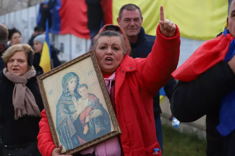 Suținătorii lui Georgescu au ajuns la București. Foto Angelescu Mituș Libertatea2