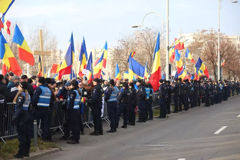 Suținătorii lui Georgescu au ajuns la București. Foto Angelescu Mituș Libertatea3
