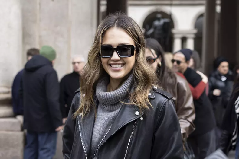 Jessica Alba Visits Pinacoteca di Brera - Milan