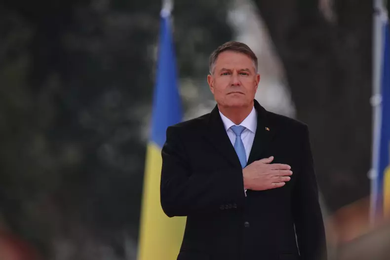 klaus iohannis vizibil emotionat