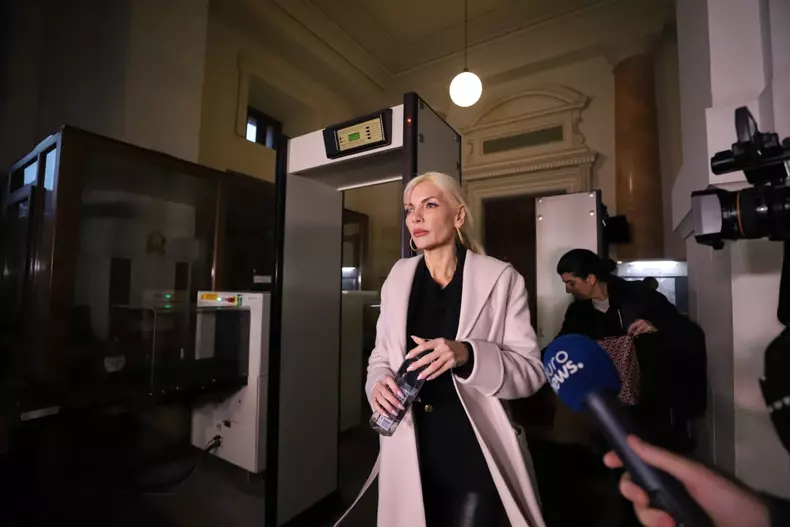 Laura Vicol a fost surprinsă în timp ce se afla la Curtea de Apel București. Foto Dumtiru Angelescu