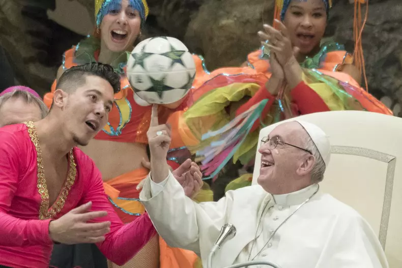 Papa Francisc a murit. Suveranul Pontif a fost vizitat de artiști de circ tk3s20190102zaan230025-e1546507375984