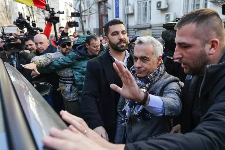 Călin Georgescu a plecat de la Judecătoria Sector 1 după jumătate de oră- Foto Vlad Chirea (3)