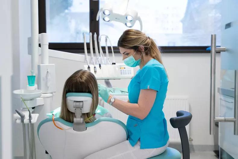 denisa zaharia dentist (1)
