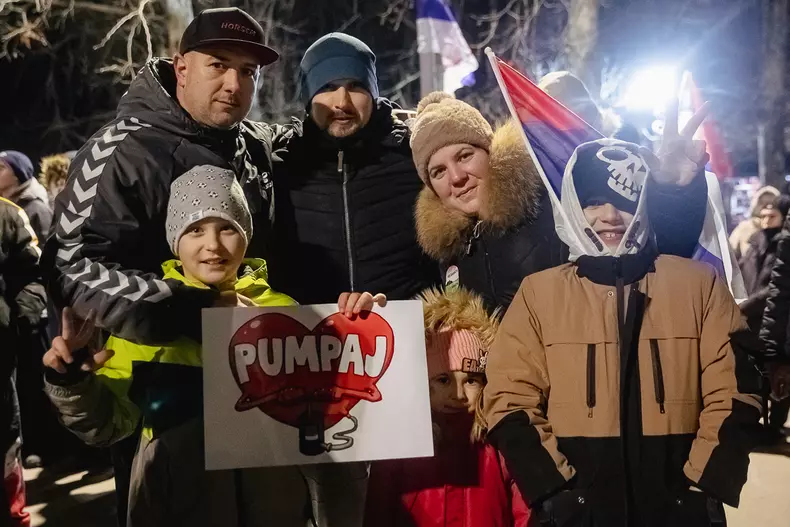 protest-serbia-la-sate-s-208