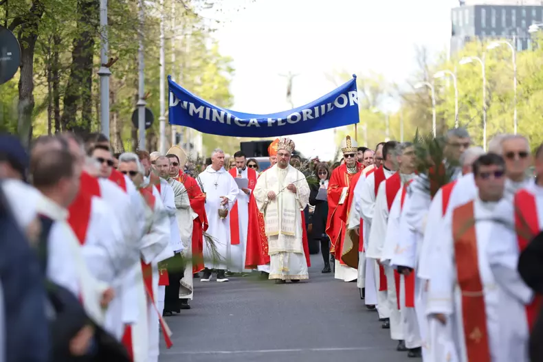 Duminica Floriilor în Bierica Catolică. FOTO Dumitru Angelescu