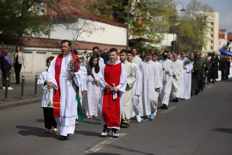 Procesiunea celebrării Floriilor în Biserica Catolică FOTO Dumitru Angelescu