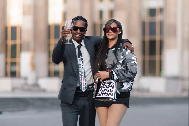 Exclusif - Prix spécial - No Web - Rihanna et son compagnon Asap Rocky se baladent à Paris jusqu'au lever du soleil