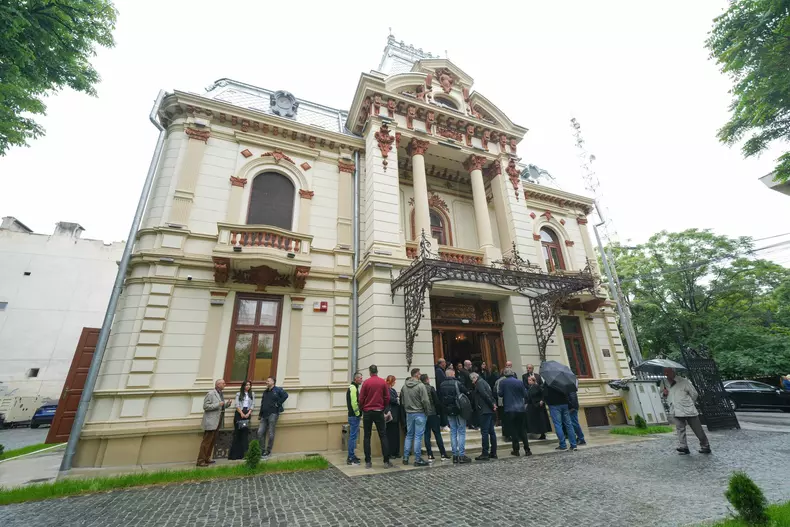 biblioteca-franceza-omnia-consolidata-reabilitata