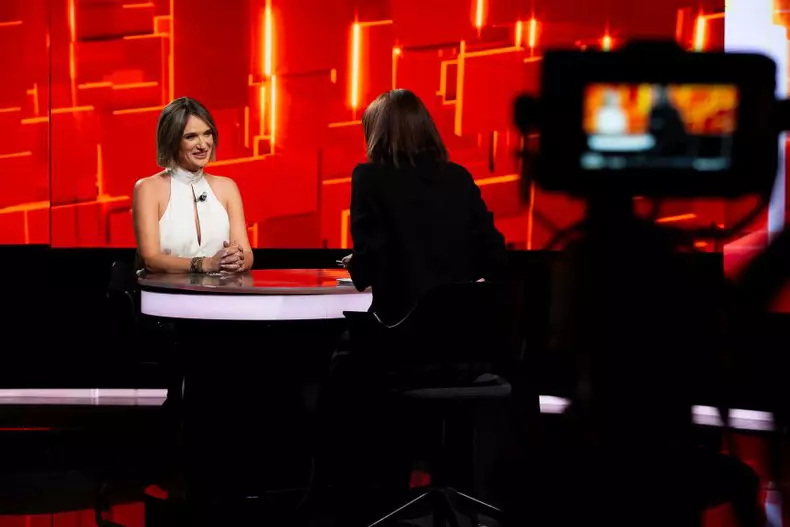 CARMEN_NEGOITA invitata la 40 de intrebari cu Denise Rifai