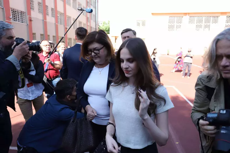Crin Antonescu, sotia Adina Valean și fiica Irina alegeri 4 mai (8)