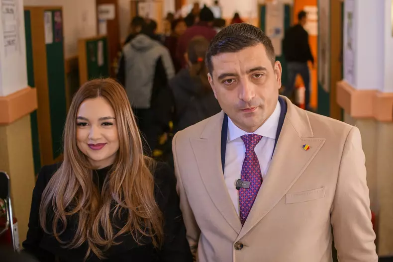 BUCURESTI - ALEGERI PREZIDENTIALE - TURUL I - GEORGE SIMION