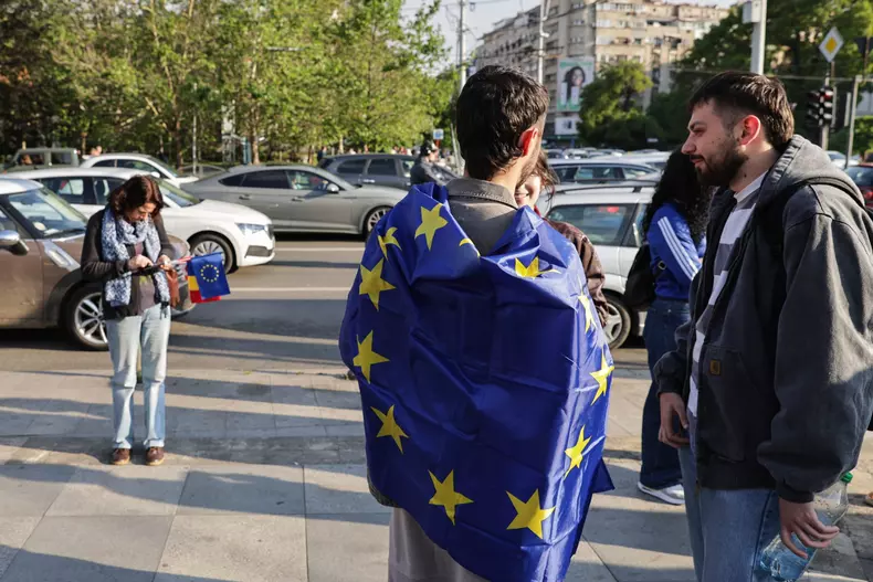Oamenii cer continuarea parcursului european, în contextul în care pe 18 mai vor avea de ales între Nicușor Dan și George Simion. Foto: Vlad Chirea / Libertatea