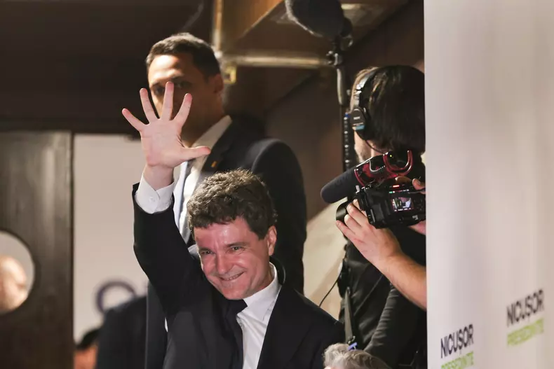 nicusor-dan-sediul-de-campanie 6