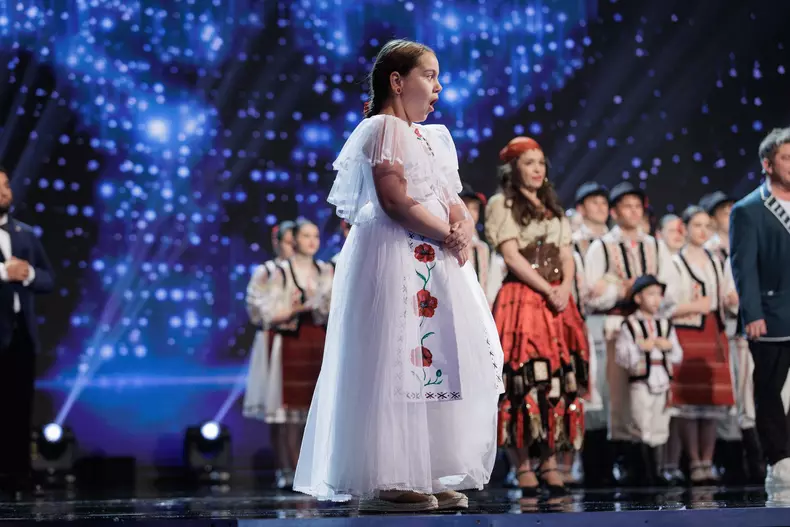 Sara Hant - Romanii au talent (1)