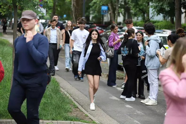 Cum au venit îmbrăcați elevii la Bacalaureat 2025 (1)