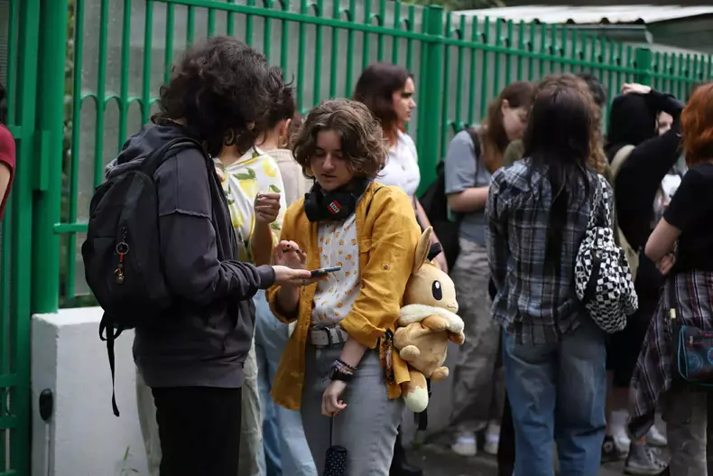 Cum au venit îmbrăcați elevii la Bacalaureat 2025 (14)