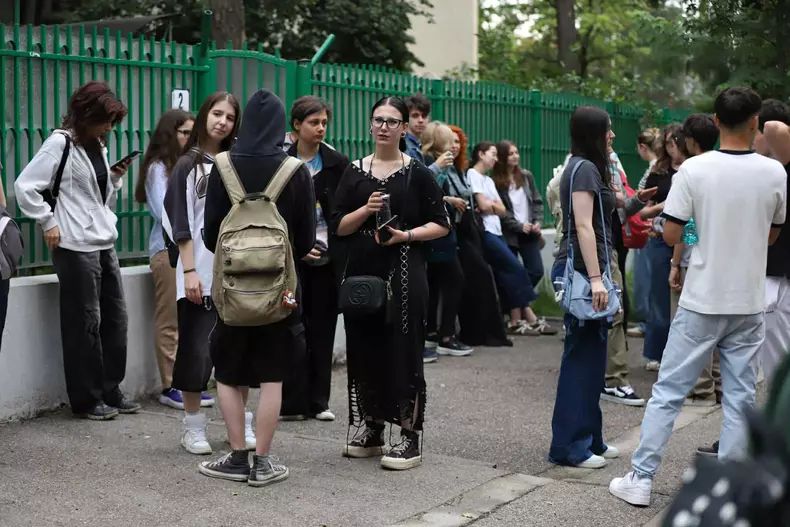 Cum au venit îmbrăcați elevii la Bacalaureat 2025 (17)