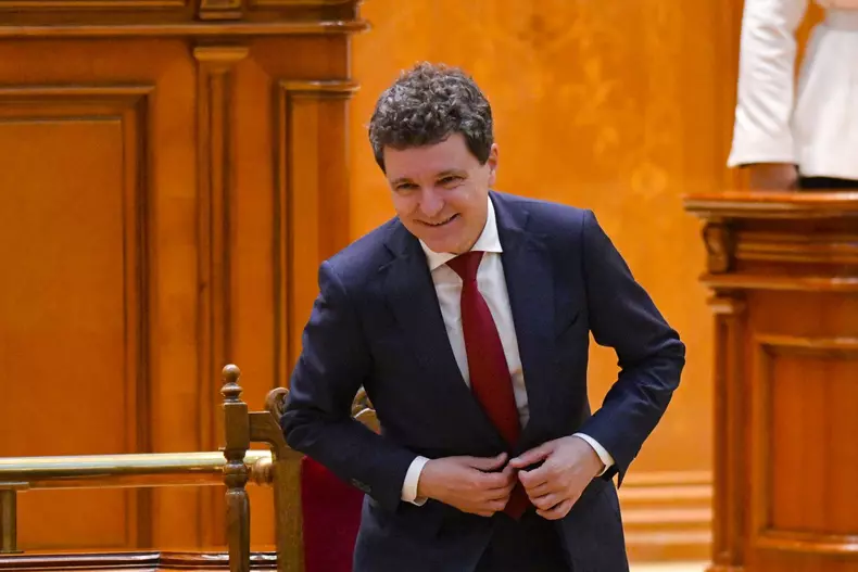 BUCURESTI - PARLAMENT - DEPUNERE JURAMANT - NICUSOR DAN