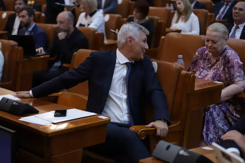 Daniel Zamfir și Rodica Nassar în timpul moțiunii de cenzură FOTO Dumitru Angelescu