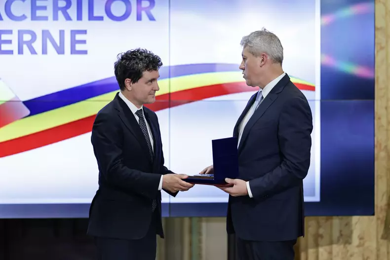 Mesajul transmis de Nicuşor Dan, la aniversarea MAI, despre cazurile de violenţă la adresa femeilor și despre consumul de droguri (14)