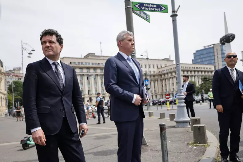 Mesajul transmis de Nicuşor Dan, la aniversarea MAI, despre cazurile de violenţă la adresa femeilor și despre consumul de droguri (6)